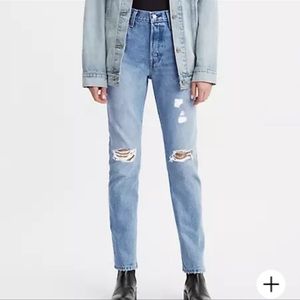 LEVI STRAIGHT LEG SLIGHTLY RIPPED JEANS